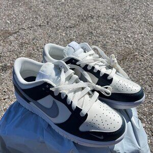 Nike Women's Sneakers Black and White
